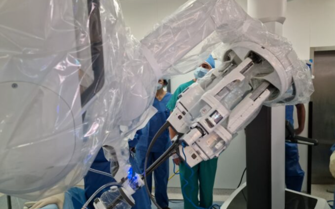 Regina Elena: l’equipe guidata da Edoardo Mercadante guida l’era del robot single-post